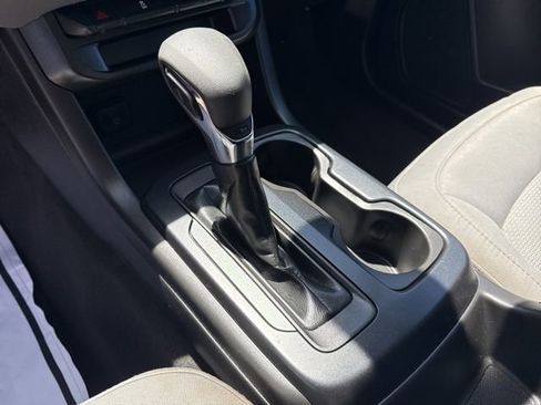 Used 2022 Chevrolet Colorado W/T RWD image 16