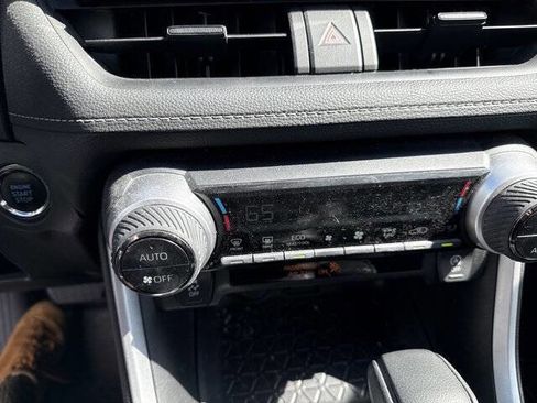 Used 2022 Toyota RAV4 XLE image 18