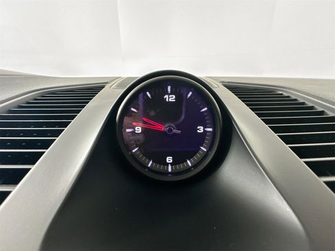 Certified 2020 Porsche Cayenne image 24