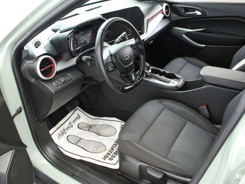 Used 2024 Chevrolet Trax RS w/ Driver Confidence Package image 23