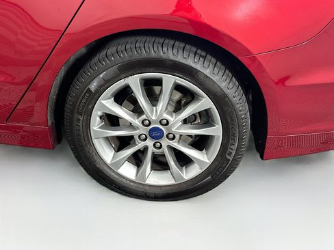 Used 2017 Ford Fusion SE w/ Fusion SE Technology Package FWD image 11