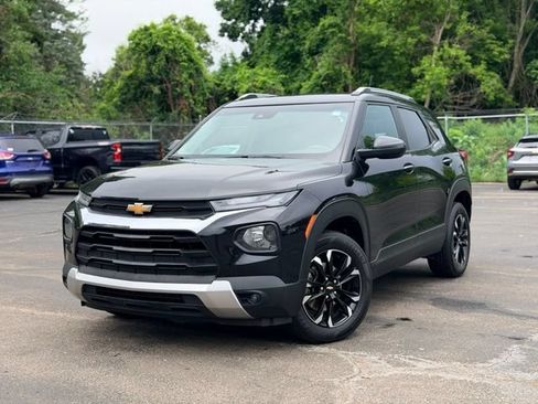 Used 2023 Chevrolet TrailBlazer LT w/ Convenience Package AWD/4WD image 2