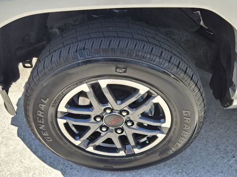 Used 2024 Toyota Tacoma TRD Sport image 9