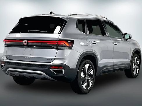 Used 2025 Volkswagen Taos SE AWD/4WD image 7