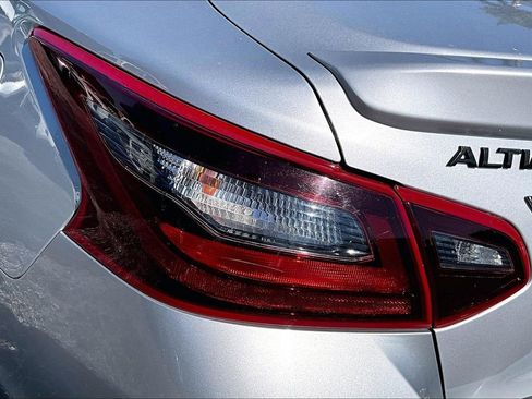 Used 2017 Nissan Altima 2.5 SR image 23