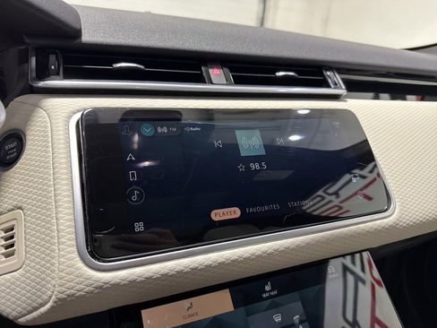 Used 2023 Land Rover Range Rover Velar R-Dynamic S image 17