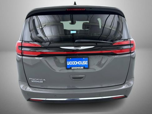 Certified 2023 Chrysler Pacifica Touring-L FWD image 6