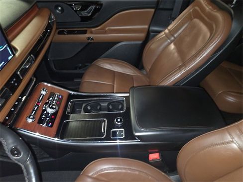 Used 2022 Lincoln Aviator Reserve image 21