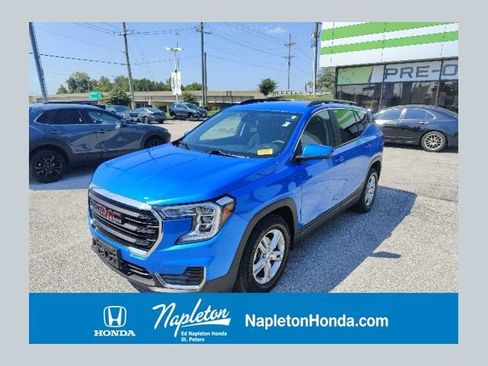 Used 2024 GMC Terrain SLE w/ Driver Convenience Package FWD image 1