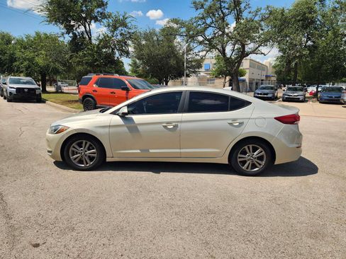 Used 2017 Hyundai Elantra SE FWD image 4