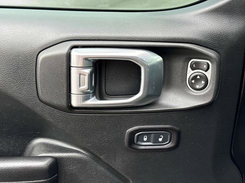 Used 2018 Jeep Wrangler Unlimited Sport S AWD/4WD image 19