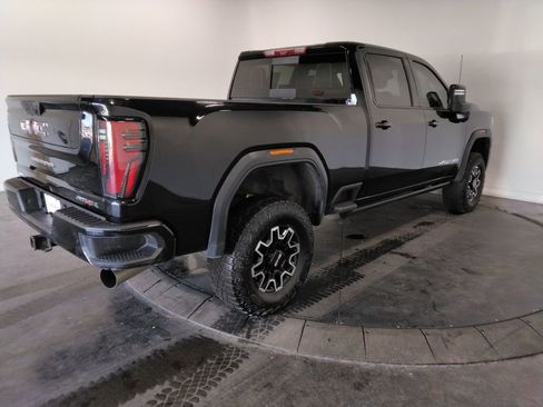 Used 2024 GMC Sierra 2500 AT4X image 5