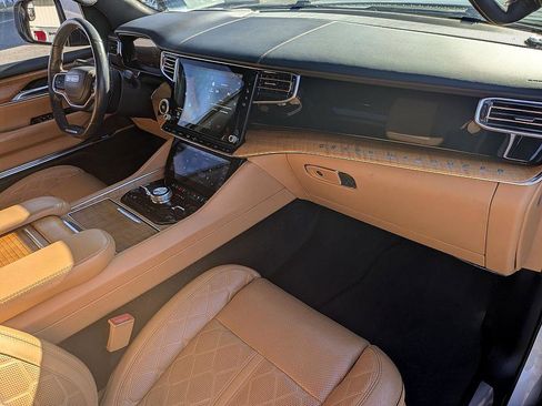 Used 2022 Jeep Grand Wagoneer Series III image 32