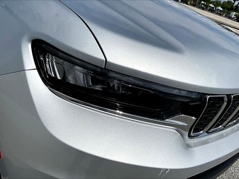 Used 2024 Jeep Grand Cherokee L Laredo image 28