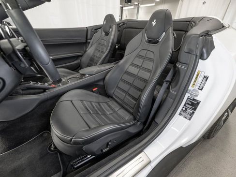 Certified 2023 Ferrari Portofino M image 16