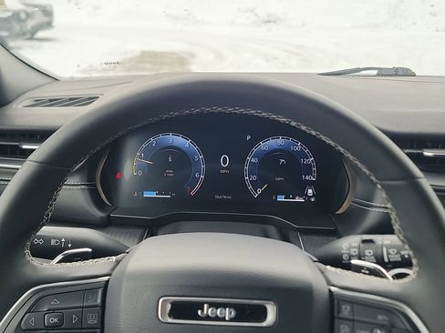 Used 2024 Jeep Grand Cherokee L Laredo image 15