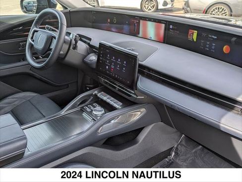 Certified 2024 Lincoln Nautilus Reserve image 27