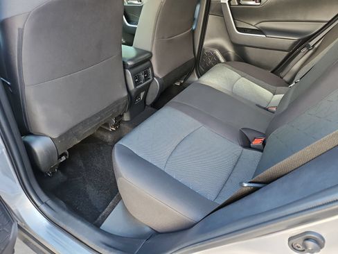 Used 2025 Toyota RAV4 XLE FWD image 33