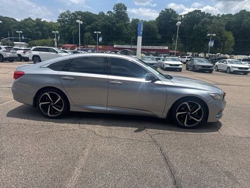 Used 2018 Honda Accord Sport image 9