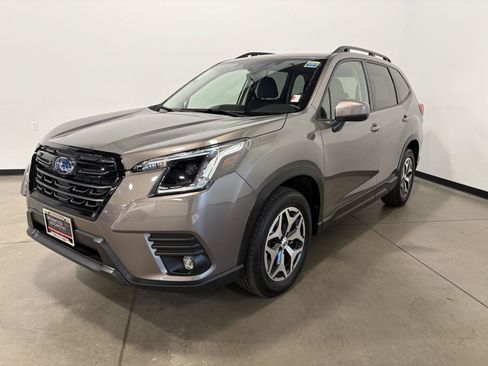 Used 2024 Subaru Forester Premium AWD/4WD image 7