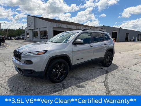 Used 2018 Jeep Cherokee Limited w/ Luxury Group AWD/4WD image 2