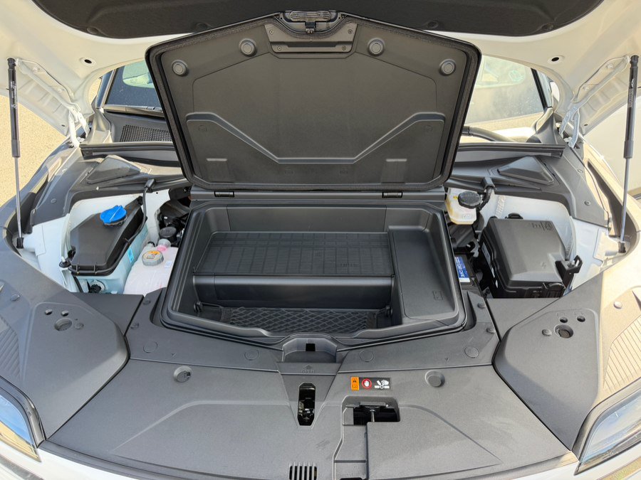 Used 2024 Genesis GV60 RWD image 51