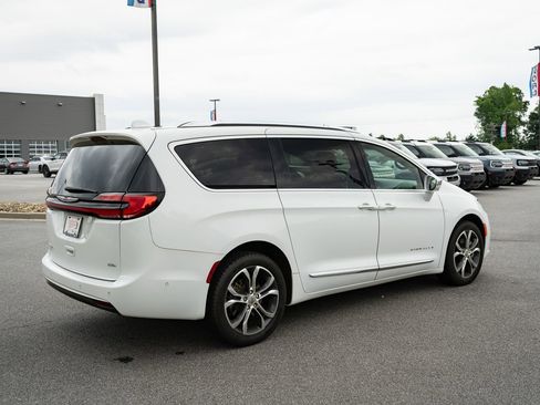 Used 2021 Chrysler Pacifica Pinnacle AWD/4WD image 10