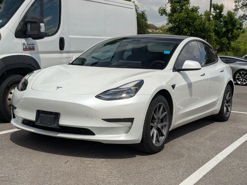 Used 2023 Tesla Model 3 Standard Range image 3