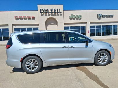 Used 2026 Chrysler Pacifica Limited