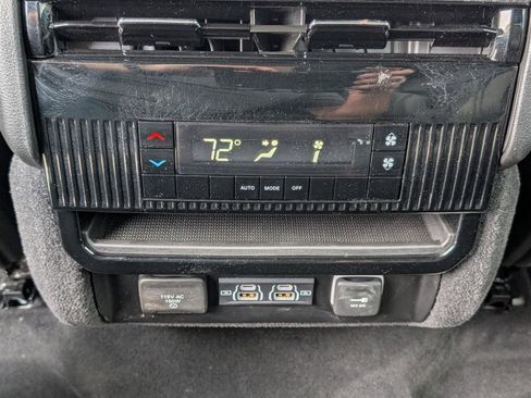 Used 2024 Jeep Wagoneer L Series II w/ Flexible Seating Group image 16