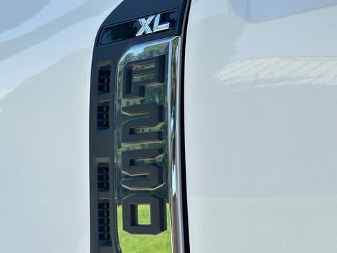 New 2023 Ford F250 XL w/ XL Chrome Package image 23