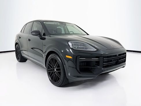 Certified 2026 Porsche Cayenne Turbo AWD/4WD image 7