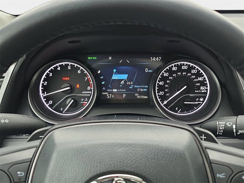 Used 2024 Toyota Camry SE image 23