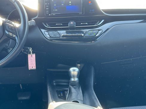 Used 2018 Toyota C-HR XLE FWD image 14