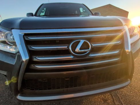 Used 2018 Lexus GX 460 image 2