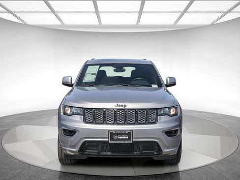 Used 2019 Jeep Grand Cherokee Altitude AWD/4WD image 6
