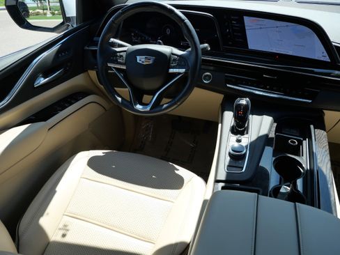 Used 2024 Cadillac Escalade ESV Premium Luxury w/ LPO, Floor Liner Package AWD/4WD image 9