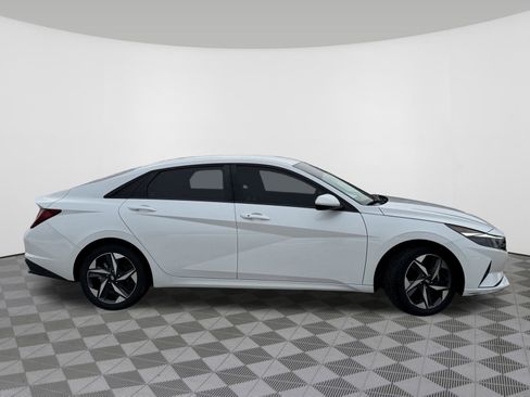 Used 2023 Hyundai Elantra SEL w/ Convenience Package image 2