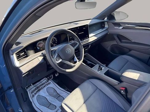 New 2025 Volkswagen Tiguan SE R-Line image 4