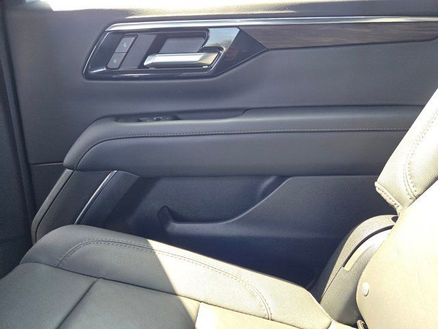 Used 2026 Chevrolet Tahoe LT w/ LPO, Dark Essentials Package RWD image 6