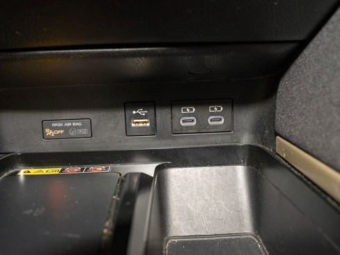 Used 2025 Toyota Camry LE w/ Convenience Package image 14