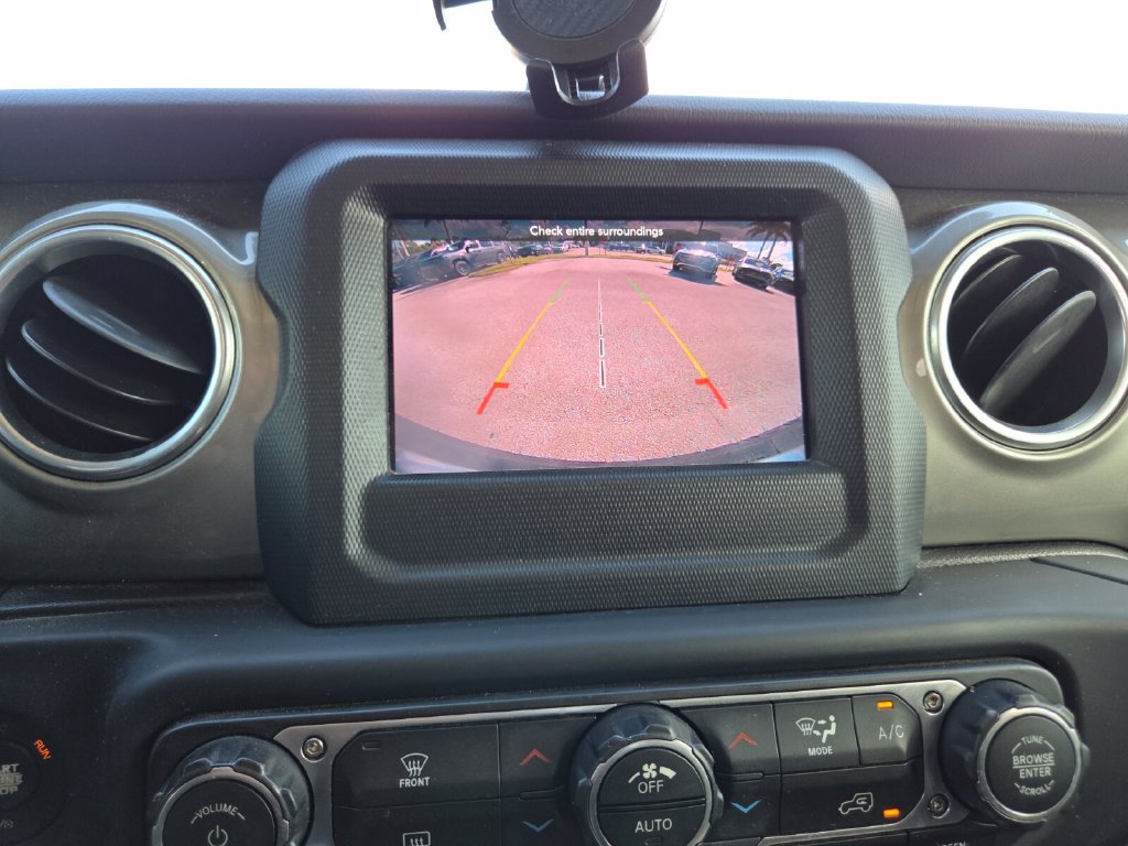 Used 2019 Jeep Wrangler Unlimited Sahara AWD/4WD image 34