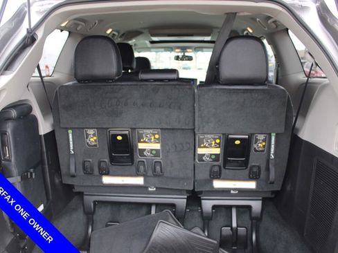 Used 2017 Toyota Sienna SE Premium image 10