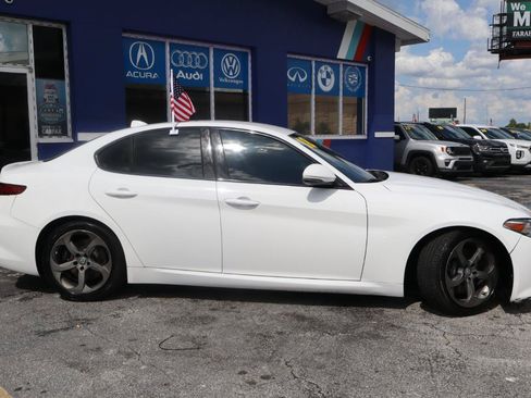 Used 2018 Alfa Romeo Giulia RWD image 4
