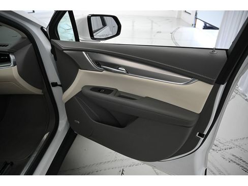 Used 2023 Cadillac XT5 Premium Luxury image 16