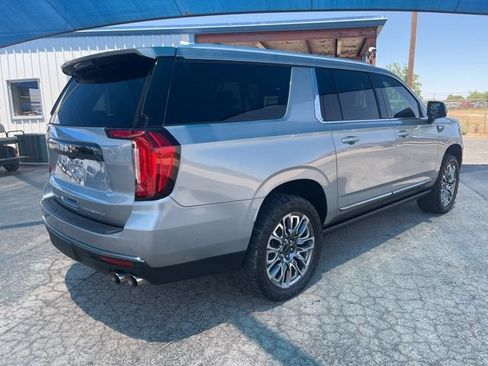 Used 2023 GMC Yukon XL Denali Ultimate AWD/4WD image 4