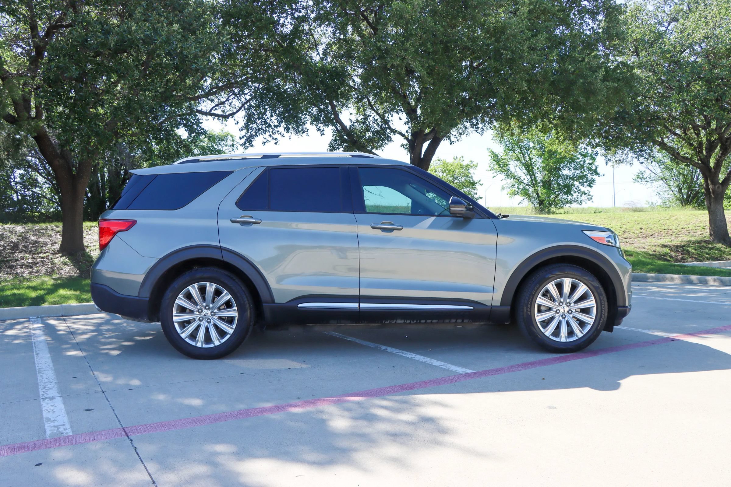 Used 2020 Ford Explorer Limited RWD image 8