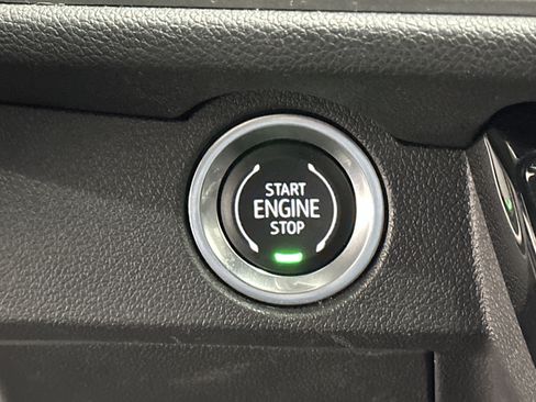 Used 2025 Chevrolet Traverse LT FWD image 30
