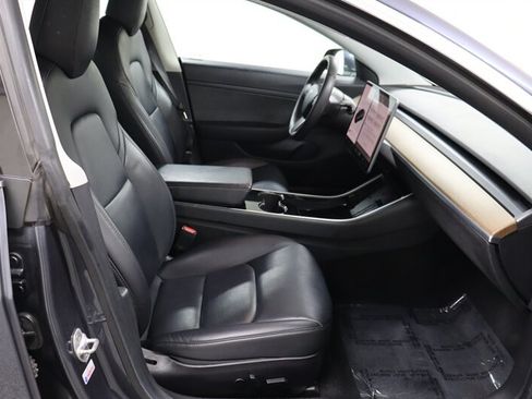 Used 2020 Tesla Model 3 Standard Range RWD image 18