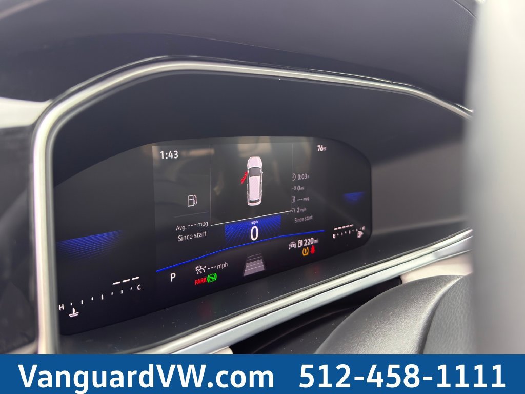 Used 2025 Volkswagen Taos SE FWD image 21